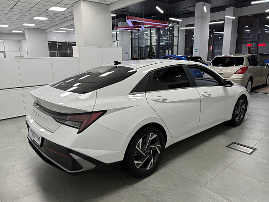 Hyundai Elantra LUX, 2024 года, пробег 36700 км