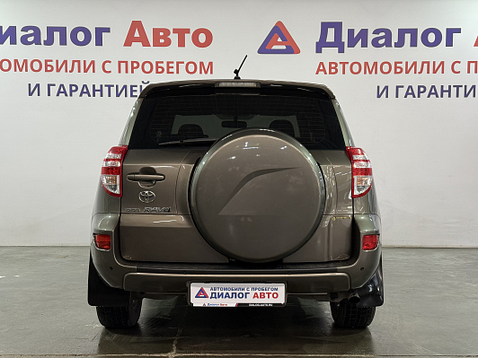 Toyota RAV4, 2011 года, пробег 196500 км
