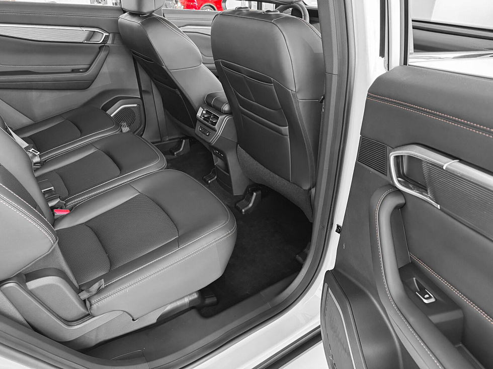 Geely Okavango Flagship, белый