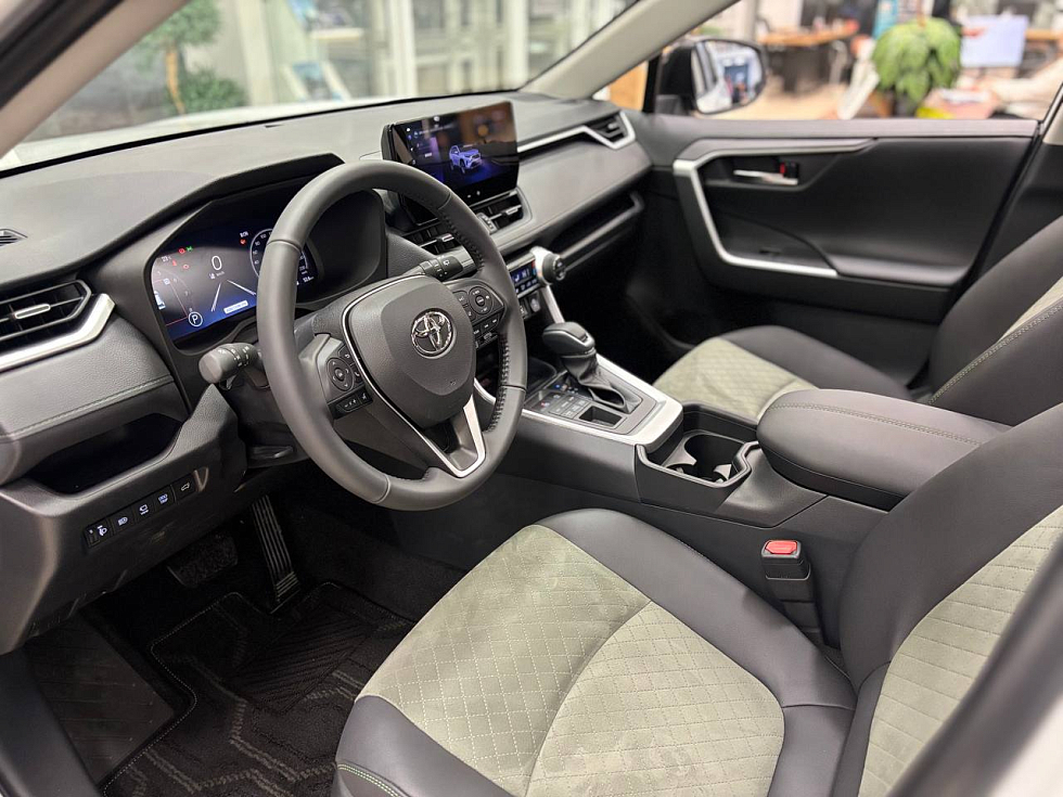 Toyota RAV4 Adventure, белый