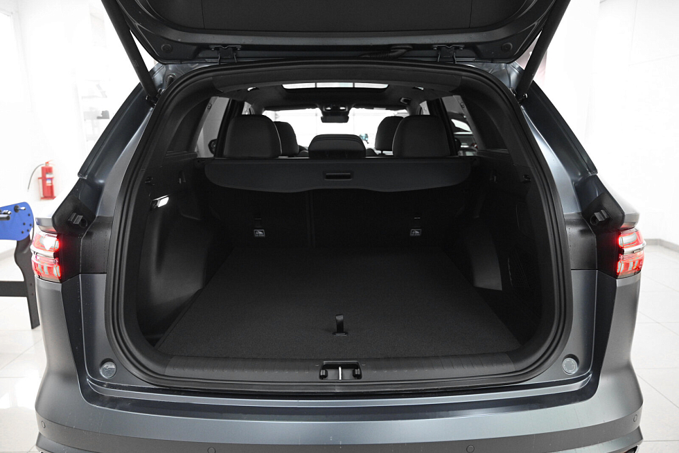 Geely Monjaro Флагман, серый