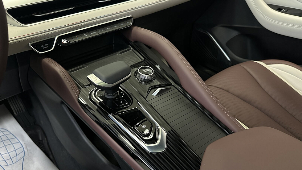 Geely Monjaro Luxury, белый