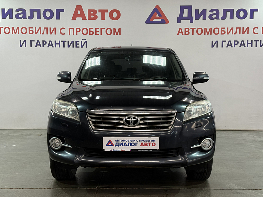 Toyota RAV4, 2011 года, пробег 180000 км