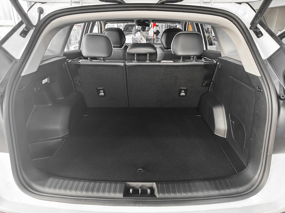 Geely Atlas Flagship, белый