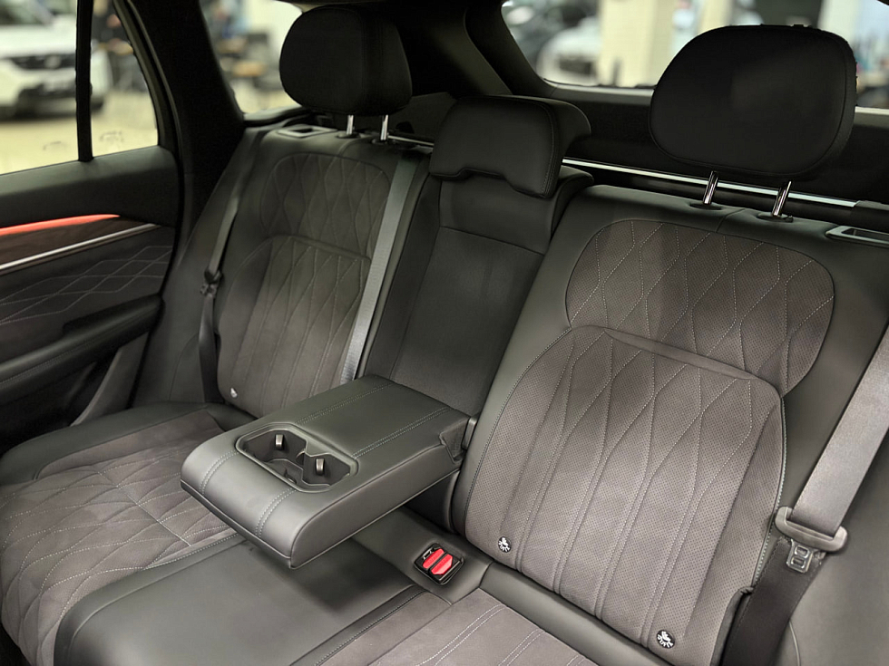 Geely Monjaro Flagship SE, зеленый