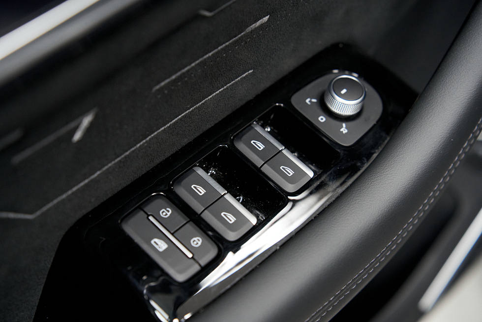 Geely Monjaro Flagship (Xingyue L), серый