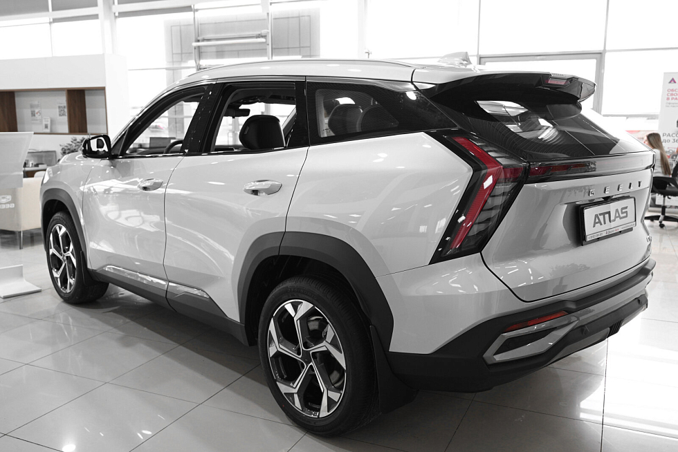 Geely Atlas Люкс, серебряный